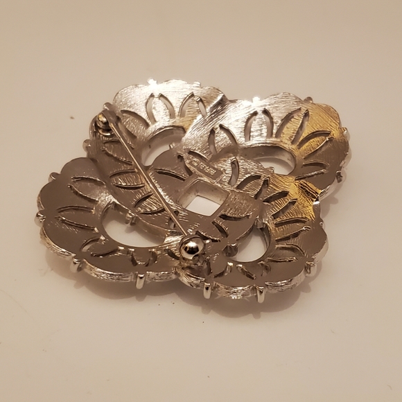 TRIFARI Double infinity symbols brooch pin, with textured and smooth finishes - Picture 8 of 16